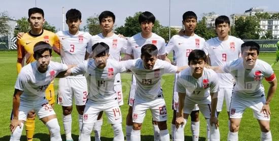 上半场，双方开场阶段旗鼓相当，公牛持续发力打出8-0的攻击波，步行者内外开花回敬14-4的小高潮，次节公牛迅速扳平比分，但此后命中率下降，步行者连中三分重获两位数优势，半场战罢步行者63-52领先。